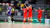 Los jugadores del Jimbee Cartagena celebran un gol en la primera mitad del partido.