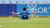 Hugo Díaz celebra el gol que supuso el empate ante el San Fernando en Linarejos. 