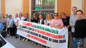 Concentración para reclamar el cumplimiento de la Ley de Bioclimatización en los colegios de Navas de San Juan. / PSOE de Jaén.