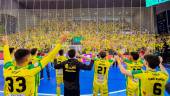 El equipo celebra con la afición su pase a la final. / Jaén FS.