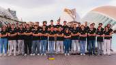 Todos los integrantes del ‘Faraday Rocketry UPV” de la Universidad Politécnica de Valencia, con la Ciudad de las Artes y las Ciencias de fondo. 