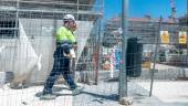 Dos obreros trabajan en la construcción de una vivienda nueva. / Ricardo Rubio / Europa Press.