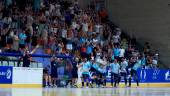 TRIUNFO. Los jugadores, el cuadro técnico y la afición celebran el triunfo ante el Grupo López Bolaños.