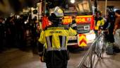 Varios bomberos de Madrid trabajan en las inmediaciones donde se ha derrumbado un edificio en obras, en la zona de Ópera. / Europa Press.
