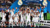 Jugadores y cuerpo técnico del Real Madrid celebran el título / Reuters.