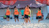 José Álvarez y Mauro en la sesión de trabajo en el campo de fútbol playa del HO. / Real Jaén.