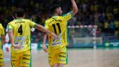Eloy Rojas con Esteban tras marcar el segundo gol