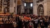 El cuerpo del Papa Francisco descansa en la Basílica de San Pedro. / Oliver Weiken / Europa Press. 