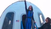 La artista Katy Perry a su llegada a la Tierra tras su viaje aeroespacial. / Blue Origin. 