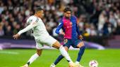Kylian Mbappé, jugador del Real Madrid y Lamine Yamal, jugador del FC Barcelona, en uno de los clásicos que se disputaron la anterior temporada. / Europa Press.