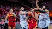 Juancho Hernangómez intenta una canasta durante el Georgia-España del Eurobasket 2025. / Alberto Nevado.