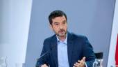 El ministro de Derechos Sociales, Consumo y Agenda 2030, Pablo Bustinduy, durante una rueda de prensa posterior a la reunión del Consejo de Ministros, en el Palacio de La Moncloa. / Jesús Hellín / Europa Press.