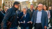 Mom,ento de la detención de Ponsatí junto a su abogado (drecha). / Lorena Sopêna / Europa Press.