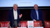 González y Guerra en el acto de presentación del libro del exvicepresidente. / Jesús Hellín / Europa Press.