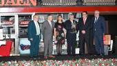Francisco López, José Ruiz, Eloísa Ramírez, Emilio Portilla y Miguel Ángel Rodríguez recogen el galardón que fue entregado por Rafael Morales. / Juande Ortiz / Diario JAÉN. 
