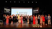 Foto de familia de las autoridades que asistieron a la gala y los galardonados en la misma en las diferentes categorías de premios. / ONCE.