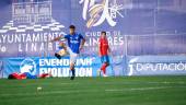 Hugo Aranda, durante una jugada del partido. / Linares Deportivo.