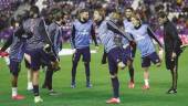 RETO. Los jugadores madridistas calientan antes de su último partido, ante el Valladolid.