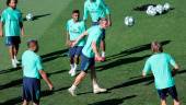sesión. Los jugadores del Real Madrid durante el entrenamiento de este lunes en Madrid.