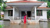 CATÁSTROFE. Inmueble anegado por el agua tras las fuertes lluvias en India.