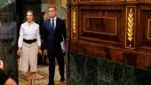 Alberto Núñez Feijóo entra en el Congreso con Cuca Gamarra. / Eduaro Parra / Europa Press.