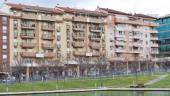 HOGAR. Bloque de viviendas en el barrio del Bulevar, junto al parque.