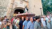 Santa María Magdalena es elevada por los anderos para recorrer en procesión las calles del barrio. / Juanfran Paredes / Diario JAÉN.