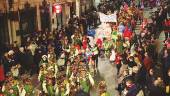 ALEGRÍA. Pasacalles de una anterior edición del Carnaval, a su paso por El Llanillo. 