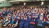ACTIVIDADES. Los escolares asistieron ayer a una sesión de cine en Biosegura en el teatro-cine Regio de Beas.