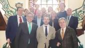 CONVENIO. El alcalde, Julio Millán, con los integrantes de la Sociedad Económica Amigos del País.