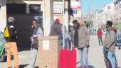 INVIERNO. Inmigrantes, junto a la estación de autobuses, en una imagen de archivo.