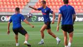 entrenamiento. El jugador del Atlético de Madrid Marcos Llorente controla el balón en un entrenamiento.