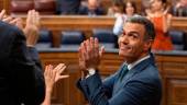 Aplausos al presidente del Gobierno, Pedro Sánchez, durante una sesión extraordinaria en el Congreso de los Diputados. / Eduardo Parra / Europa Press.