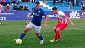 JUGADA. Chendo, que protege el balón en el partido ante el Motril, ha marcado 16 goles esta campaña.