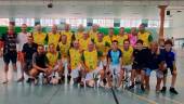 La plantilla al completo de los jugadores veteranos del Jaén FS que acudieron a Almuñécar (Granada).