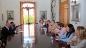 ANÁLISIS. Francisco Reyes y Manuel Fernández Palomino junto a los productores de los “Jaén Selección”.