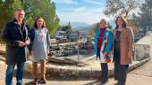 Javier Padorno y Eva Funes visitan las obras de la pista deportiva del CEIP San José de Calasanz. / Ayuntamiento de Jaén.
