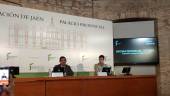 Francisco Reyes y Luis Miguel Carmona presentan la oficina del Cetedex.