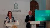 La consejera de Sostenibilidad y Medio Ambiente, Catalina García, y el delegado del Gobierno de la Junta de Andalucía en Jaén, Jesús Estrella, presentan los presupuestos. / Fran Miranda / Diario JAÉN.