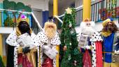 NAVIDAD. Los Reyes Magos, durante su visita al colegio “San Fernando”.