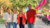 CONVIVENCIA. Toñi Aguilar, Sonia Espejo, Lola Lara y Francisco Miranda, durante el desayuno en el parque.