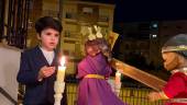 SENTIMIENTO. El pequeño Elías canta una saeta a una miniatura de Nuestro Padre Jesús “El Abuelo”.