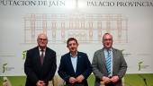 El subdelegado del Gobierno de España en Jaén, Manuel Fernández; el presidente de la Diputación Provincial, Paco Reyes; y el delegado territorial de Cultura, Turismo y Deporte de la Junta de Andalucía, José Ayala. / Fran Miranda / Diario JAÉN.
