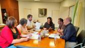 Ana Mata, Silvia de la Torre, Manuel Salazar Vela y responsables de salud en la reunión sobre siniestralidad.