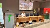 Agustín Fernández López, presidente de la Asociación de Criadores de Cerdo Chato Murciano (Cachamur), durante su intervención. / Álvaro Guzguti / Diario JAÉN. 