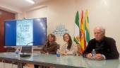 Elvira Roca Barea, María Reig López-Acedo y Antonio Pérez Henares, este jueves, en la Biblioteca Municipal. / Francisco J. Marín.