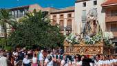 La Virgen del Rosario recorre el itinerario habitual acompañada por todos los vecinos. / Fran Miranda / Diario JAÉN.