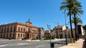 Imagen de archivo de hace unas semanas de Linares, sin gente en la calle, en una de las horas centrales del día. / Álvaro Guzguti / Diario JAÉN. 