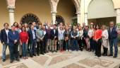 REUNIÓN. Recibimiento de Julio Millán y miembros del Grupo Municipal a los aparejadores, llegados de toda Andalucía, en el Patronato de Cultura.