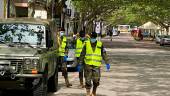 SACRIFICIO. Varios militares de la Brigada de Infantería Guzmán el Bueno X se preparan para iniciar sus labores de reconocimiento en una de las calles principales de Siles.